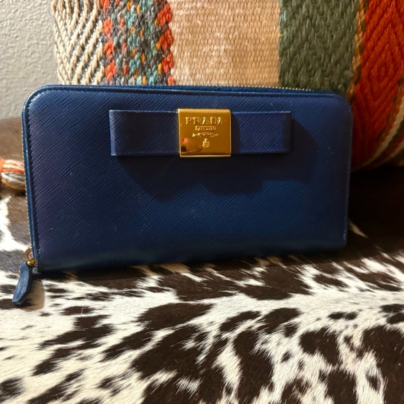 Prada Saffiano Leather Blue Bow Zip Around Long Wallet Gold Hardware - Picture 4 of 7